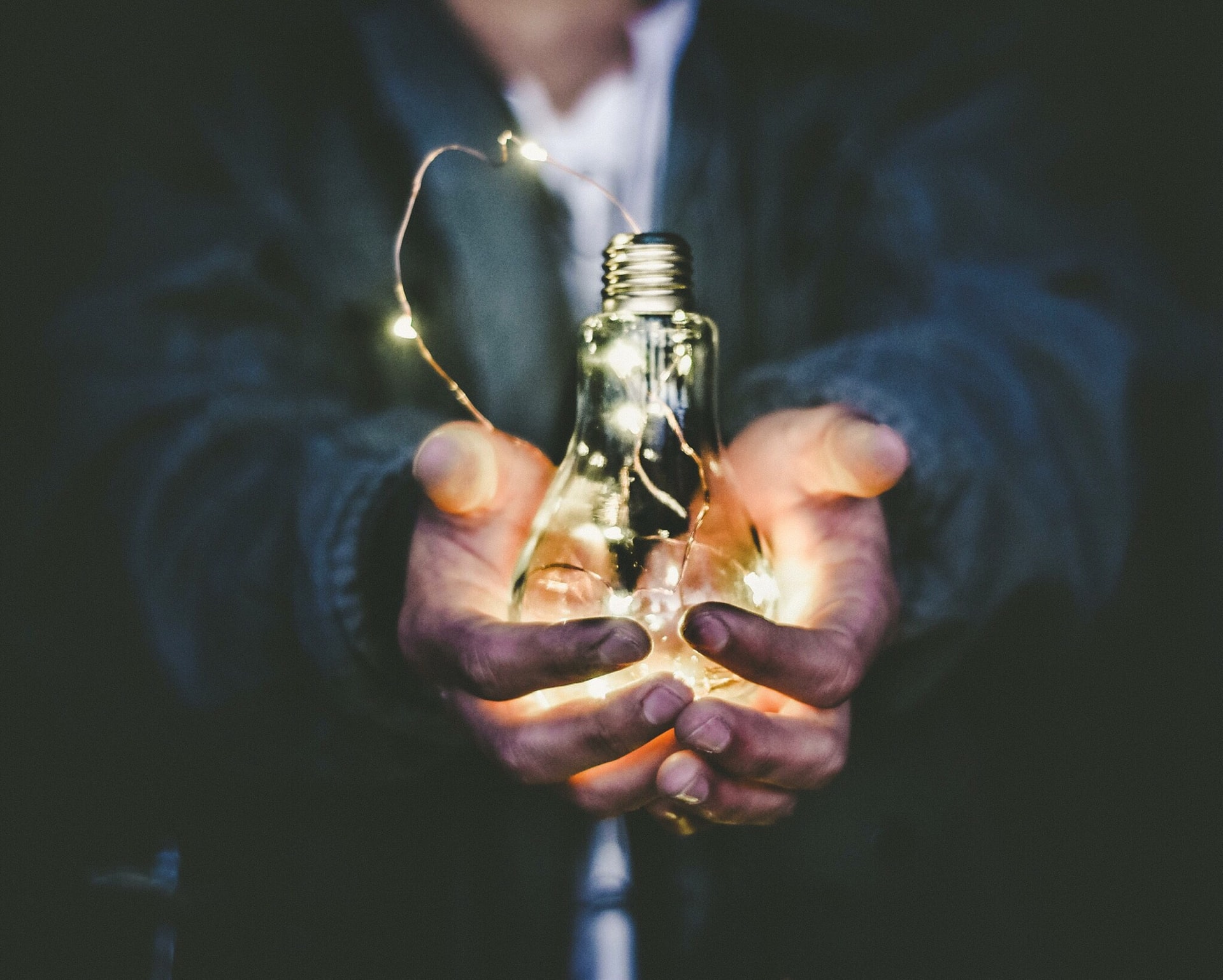 Une ampoule symbolisant le progrès des sciences
