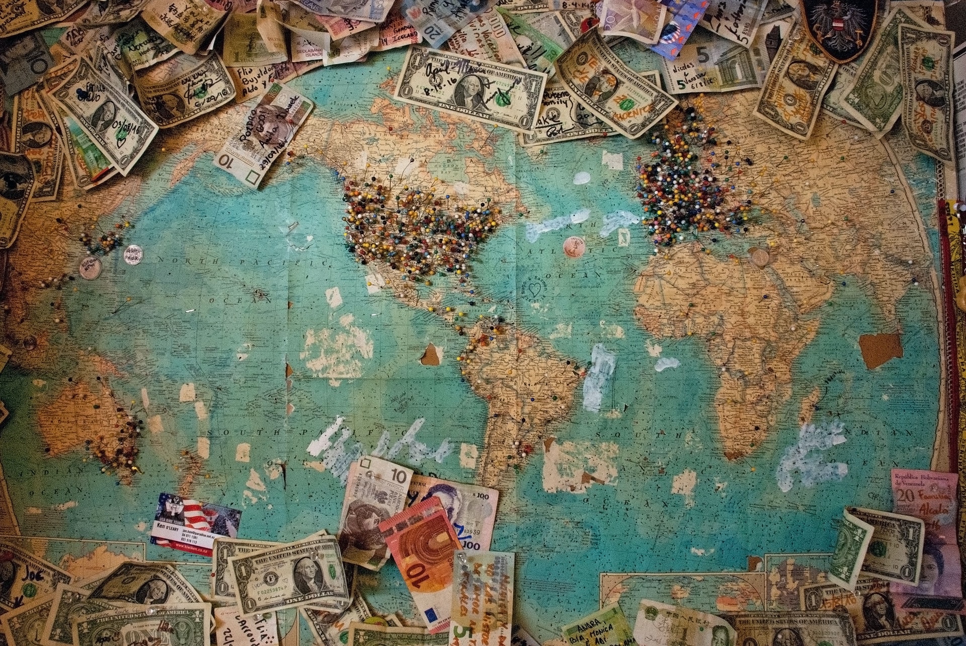 carte du monde où sont indiqués les entreprises