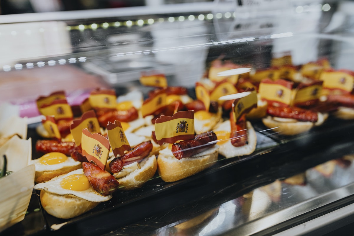 petits gâteaux espagnol dans une vitrine