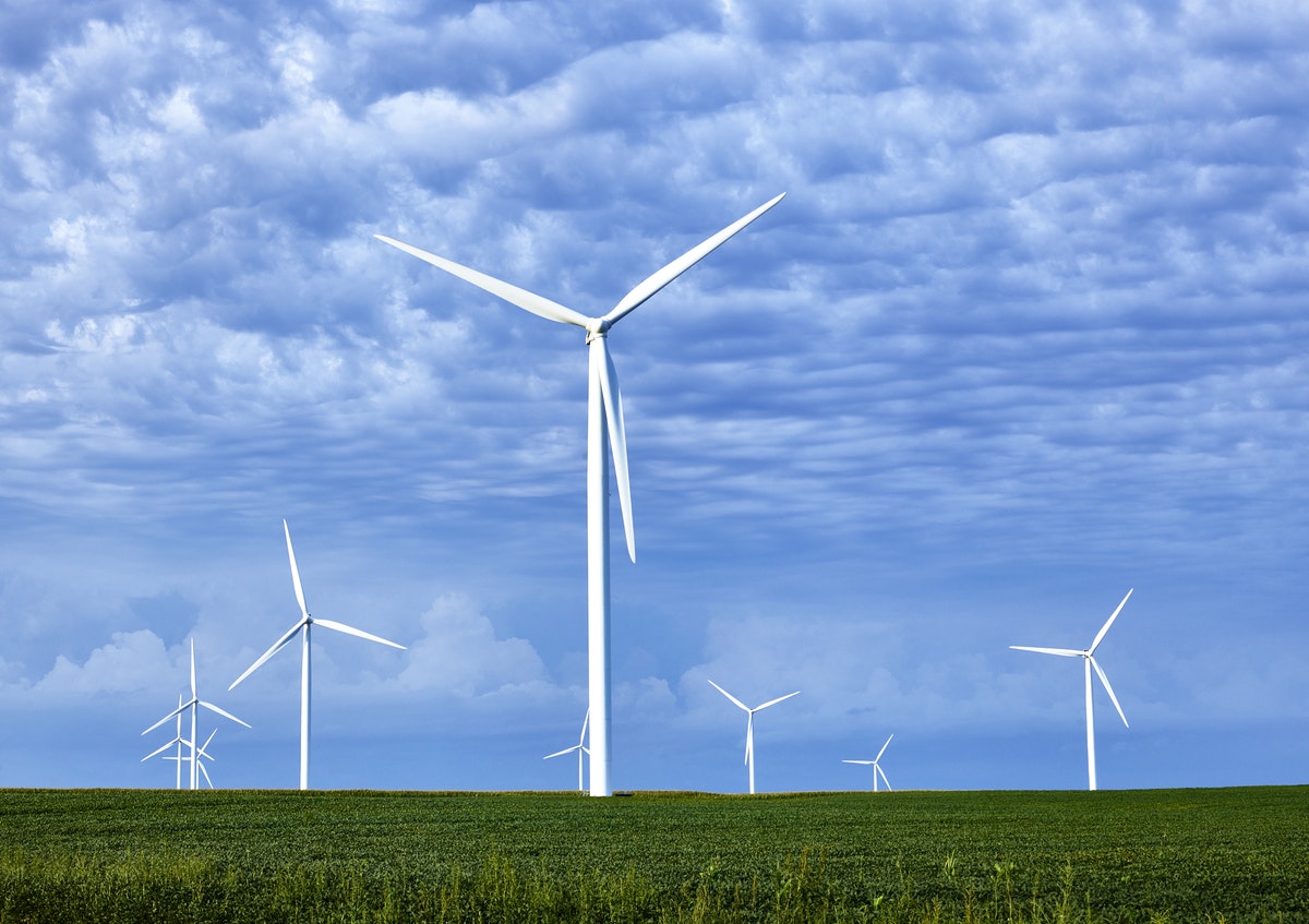des éoliens générant de l'électricité étudiée en physique